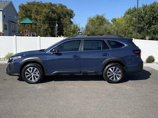 2025 Subaru Outback Base