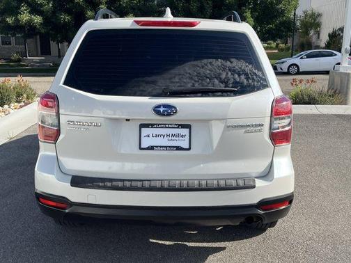 Crystal White Pearl 2016 Subaru Forester 2.5i