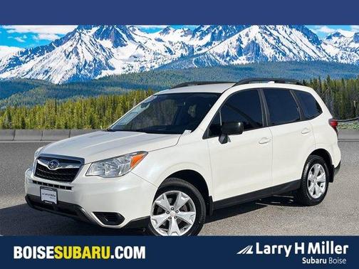 Crystal White Pearl 2016 Subaru Forester 2.5i