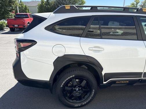 Crystal White Pearl 2022 Subaru Outback Wilderness