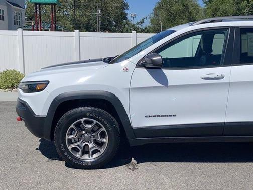 Bright White Clearcoat 2020 Jeep Cherokee Trailhawk