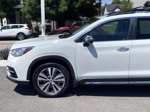 Crystal White Pearl 2022 Subaru Ascent Touring 7-Passenger