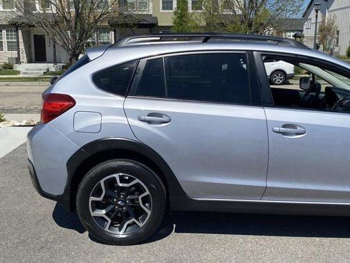 Ice Silver Metallic 2017 Subaru Crosstrek 2.0i Premium