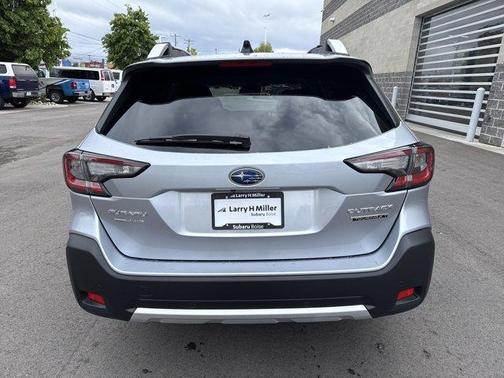 Ice Silver Metallic 2025 Subaru Outback Touring XT
