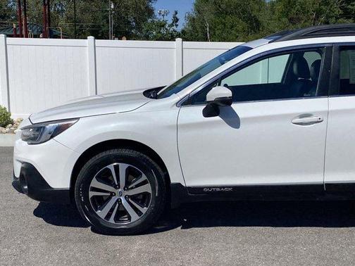 Crystal White Pearl 2019 Subaru Outback 3.6R Limited