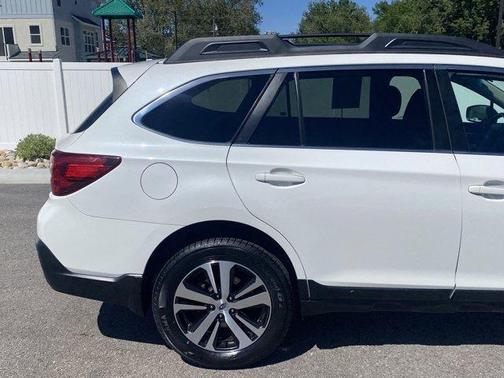 Crystal White Pearl 2019 Subaru Outback 3.6R Limited