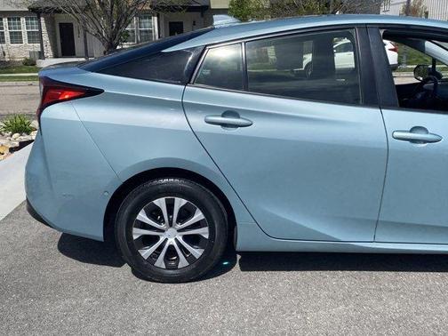 2022 Toyota Prius LE