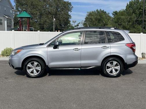 Ice Silver Metallic 2016 Subaru Forester 2.5i Limited