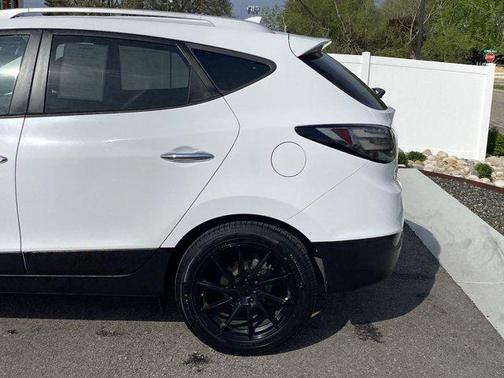 Winter White 2015 Hyundai TUCSON Limited