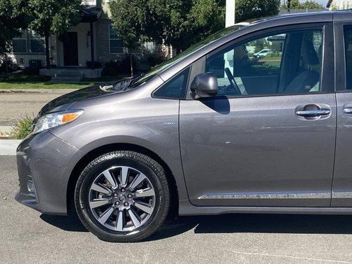 2020 Toyota Sienna XLE