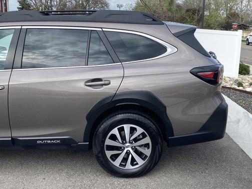 Brilliant Bronze Metallic 2023 Subaru Outback Premium