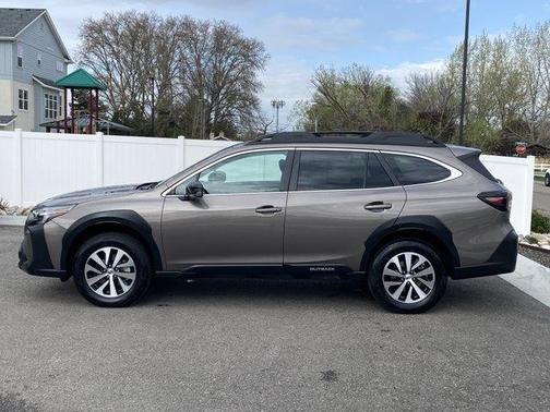 Brilliant Bronze Metallic 2023 Subaru Outback Premium