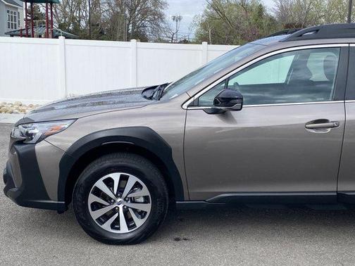 Brilliant Bronze Metallic 2023 Subaru Outback Premium