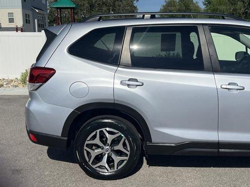 Ice Silver Metallic 2020 Subaru Forester Premium