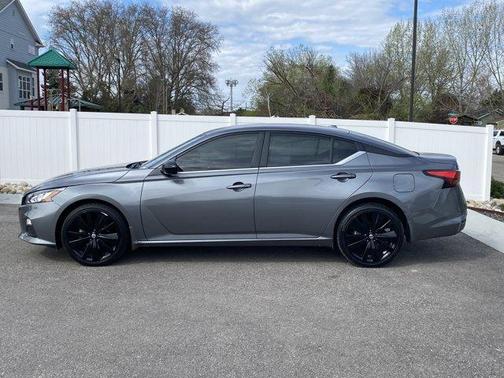 Gun Metallic 2022 Nissan Altima 2.5 SR