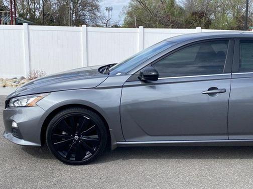 Gun Metallic 2022 Nissan Altima 2.5 SR