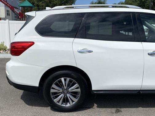 2019 Nissan Pathfinder SL