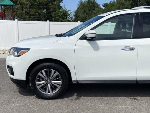 2019 Nissan Pathfinder SL