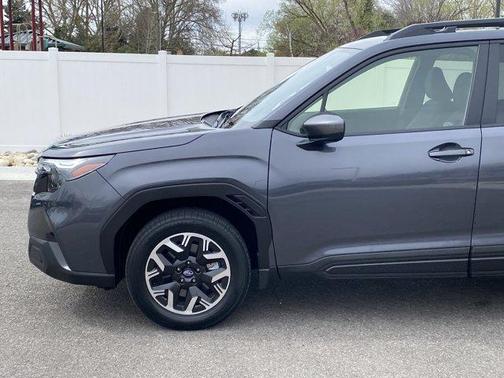 Magnetite Gray Metallic 2025 Subaru Forester Premium