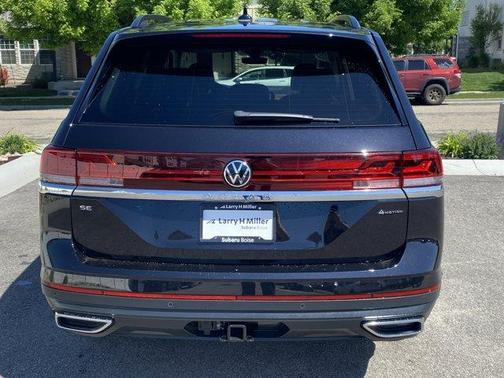Deep Black Pearl Effect 2024 Volkswagen Atlas 2.0T SE