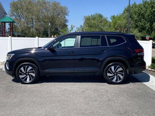 Deep Black Pearl Effect 2024 Volkswagen Atlas 2.0T SE