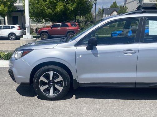 Ice Silver Metallic 2018 Subaru Forester 2.5i