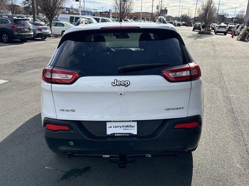 2017 Jeep Cherokee Sport