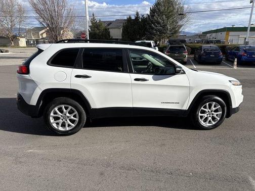 2017 Jeep Cherokee Sport