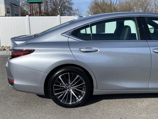 2023 Lexus ES 300h ES 300h