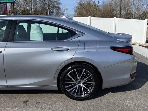 2023 Lexus ES 300h ES 300h