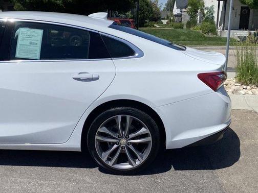 Summit White 2024 Chevrolet Malibu 2LT