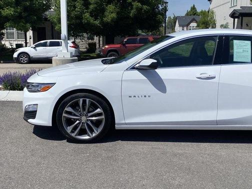Summit White 2024 Chevrolet Malibu 2LT