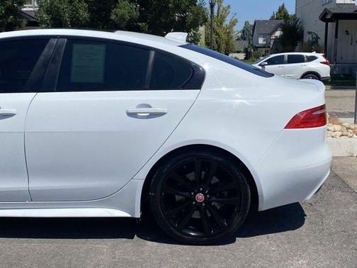 2017 Jaguar XE 35t R-Sport