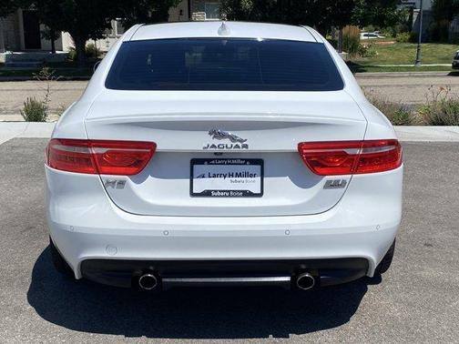 2017 Jaguar XE 35t R-Sport