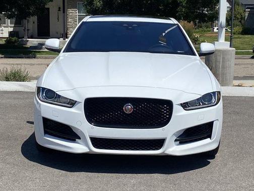 2017 Jaguar XE 35t R-Sport