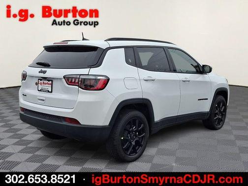 Bright White Clearcoat 2026 Jeep Compass Latitude