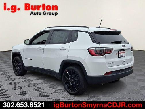 Bright White Clearcoat 2026 Jeep Compass Latitude