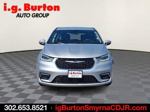 Silver Mist Clearcoat 2023 Chrysler Pacifica Touring-L