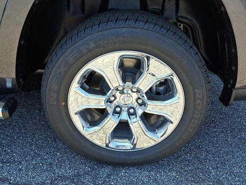 Granite Crystal Clearcoat Metallic 2026 RAM 1500 Big Horn/Lone Star