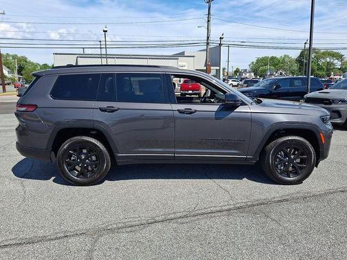 Metallic 2026 Jeep Grand Cherokee L Laredo