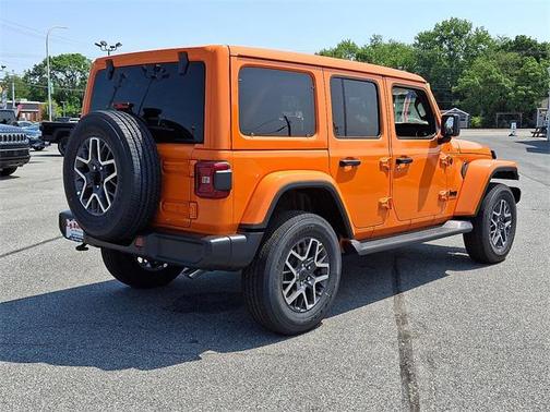 2025 Jeep Wrangler 4-Door Sahara 4x4