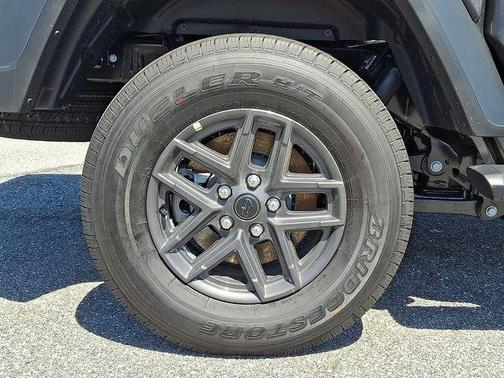 Granite Crystal Clearcoat Metallic 2026 Jeep Gladiator Sport