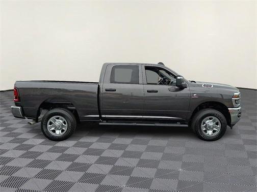 2025 RAM 2500 Tradesman Crew Cab 4x4 6'4' Box