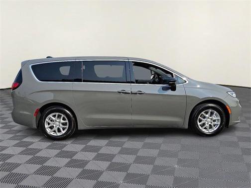 2025 Chrysler Pacifica L