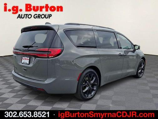 2022 Chrysler Pacifica Touring-L