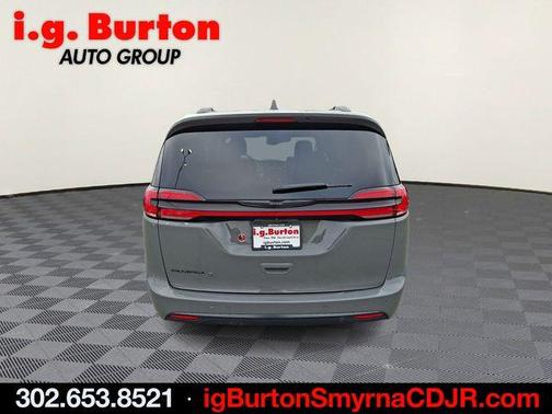 2022 Chrysler Pacifica Touring-L