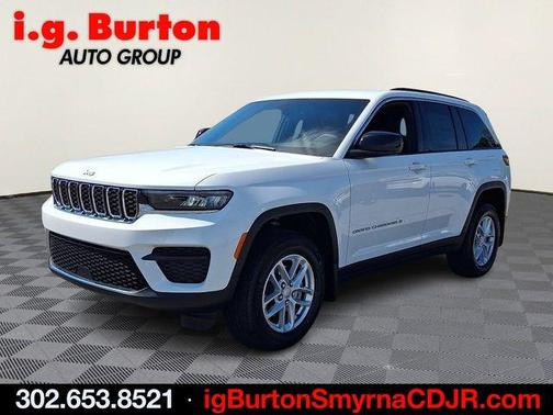 Bright White Clearcoat 2026 Jeep Grand Cherokee Laredo