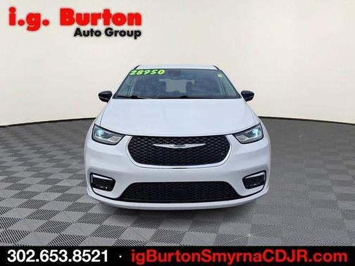Bright White Clearcoat 2024 Chrysler Pacifica Touring-L