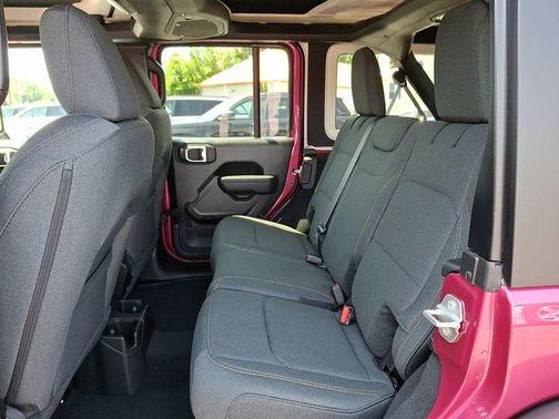 Tuscadero Pearlcoat 2026 Jeep Wrangler Sport
