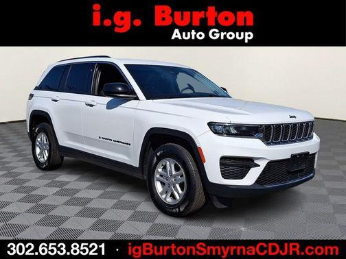 Bright White Clearcoat 2023 Jeep Grand Cherokee Laredo